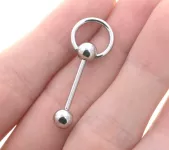 Piercing s okem